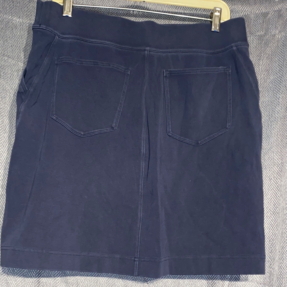 Duluth Trading Co Women's Dark Blue Skort - Picture 4 of 4